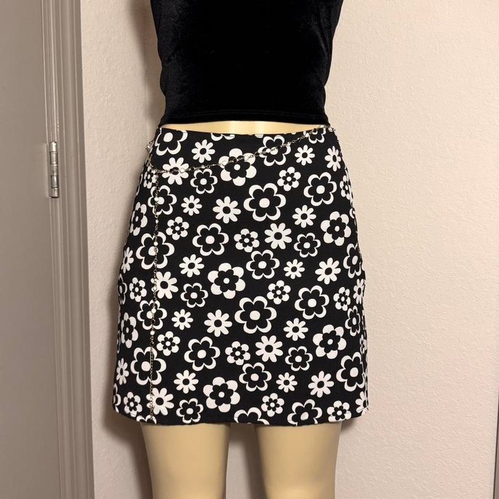 Hollister black + white floral skirt